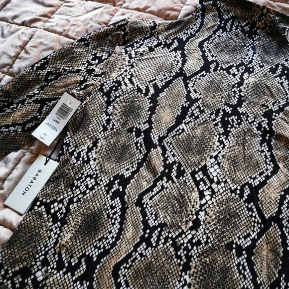 BABATON Turtleneck Size S ~ Aritzia Turtleneck ~ Snake skin Top ~ new with tag - Picture 2 of 4